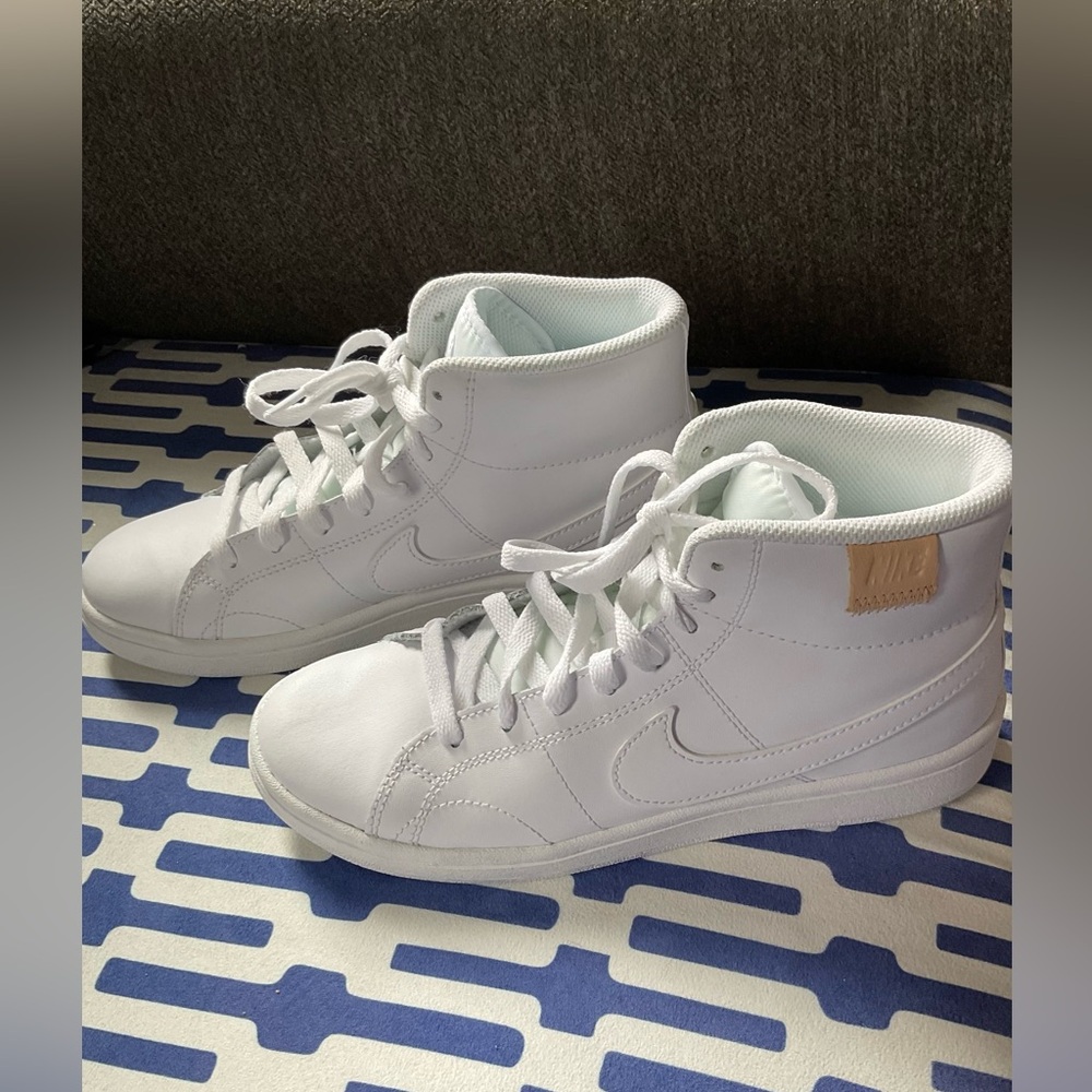 NIKE MEN UNIVERSAL COURT ROYAL size 8 unisex conversion chart in photos